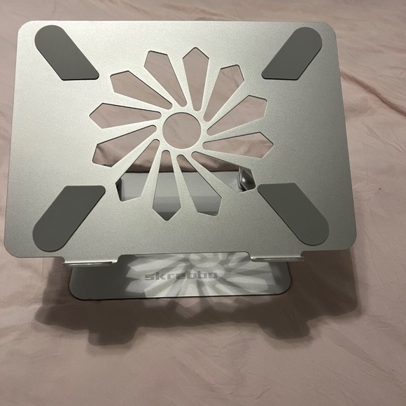 Skrebba laptop stand - Picture 3 of 5